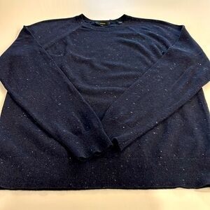 Vince Men’s navy with white specks lightweight crew sweater M